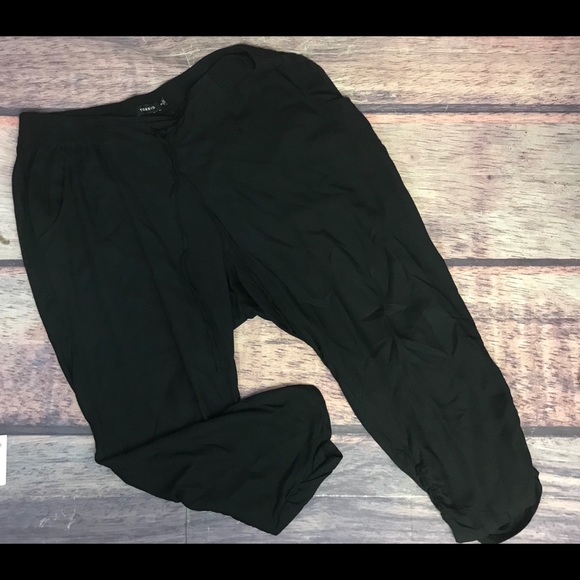 torrid Pants - Torrid pants women’s plus size 2 black crop Capris